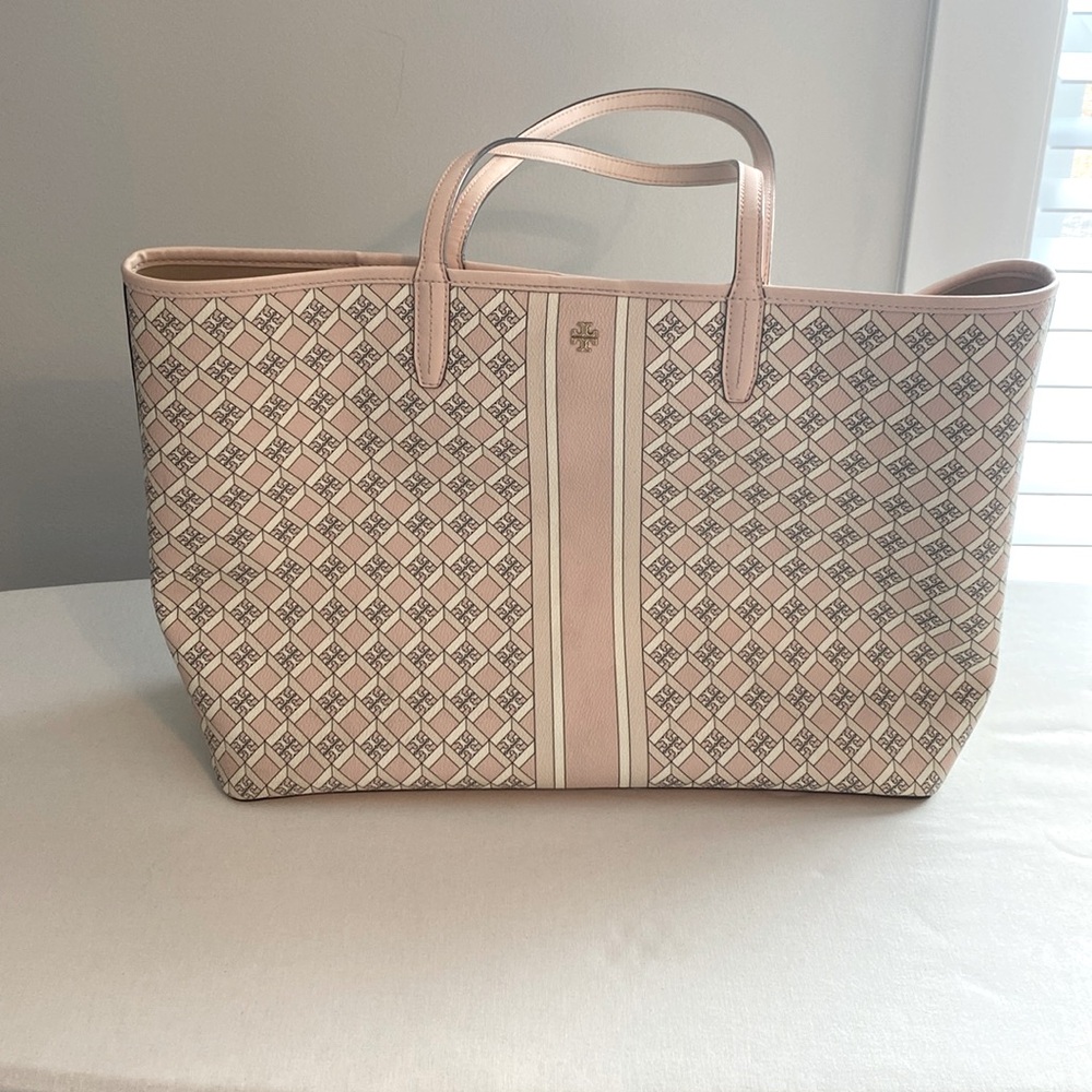 Lightly used Tory Burch geo logo large tote pink